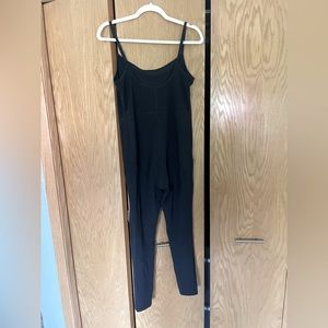 Brand new aritizia Wilfred jumpsuit size L